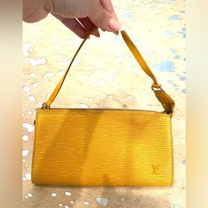 100% Authentic Louis Vuitton Pochette in limited edition yellow!